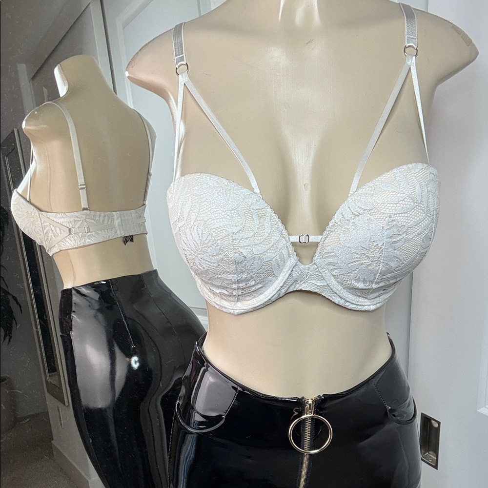 Elegant White Lace Bra Victoria secret very sexy multi way 32DD